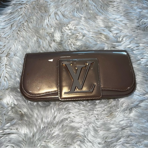 Louis Vuitton Patent Sobe Clutch Gold - Picture 2 of 14